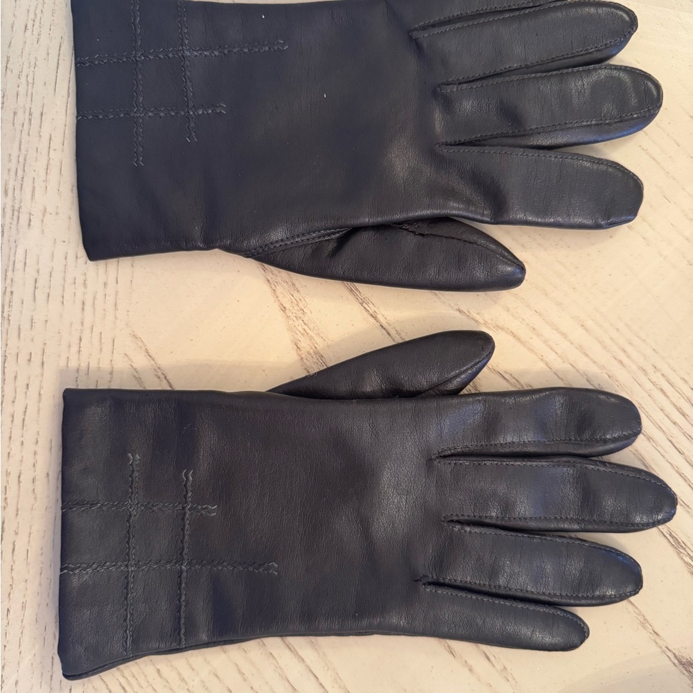 Elegant Black Leather Gloves